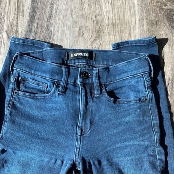 Express Stretch Plus Supersoft Midrise Legging in Dark Wash - Picture 3 of 7